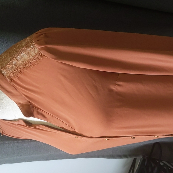 LAST CHANCE! Forever 21 Tan Button Down Long Sleeve Blouse S - Picture 6 of 7